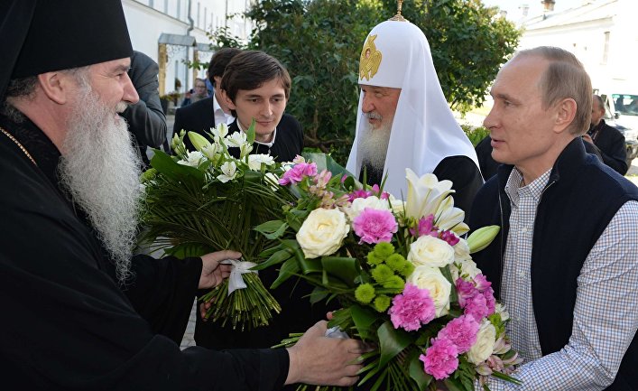 «...естественно, каждый из нас, который является чадом Православной Церкви, обращает свой взор к России».