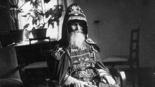 Иеросхимонах Михаил (Питкевич) в своей келье в Псково-Печерском монастыре