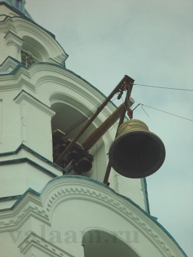 Колокол поднят на необходимую высоту.