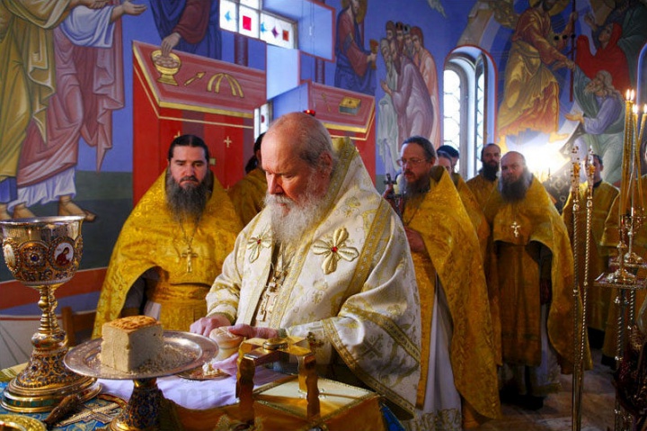 Во время освящения скитского храма Смоленской иконы Божией Матери, 2007 г.