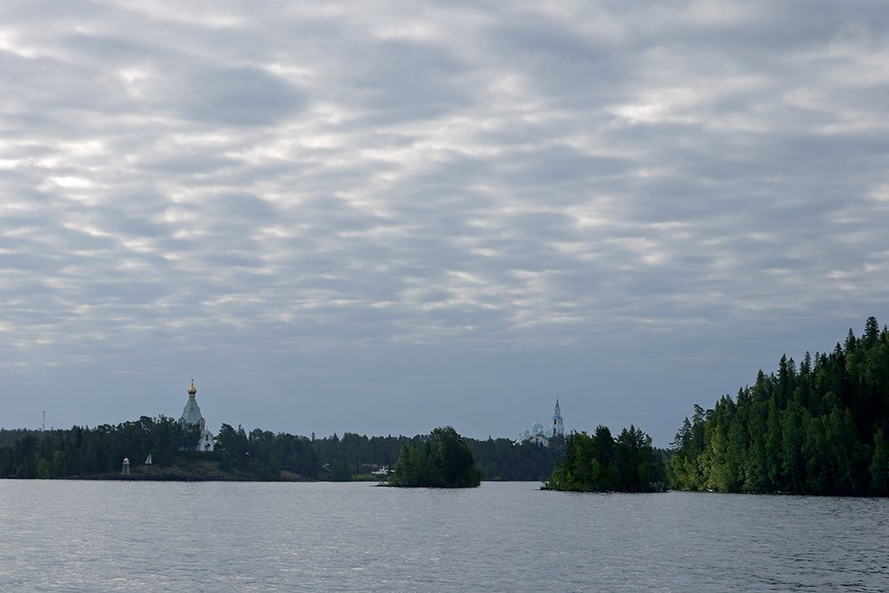Вид при входе в Монастырскую бухту. Фото: Андрей Васянин/ РГ