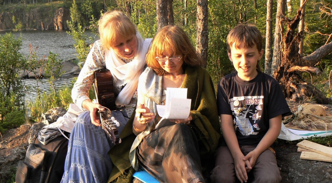 Наталья Анатольевна пишет песню