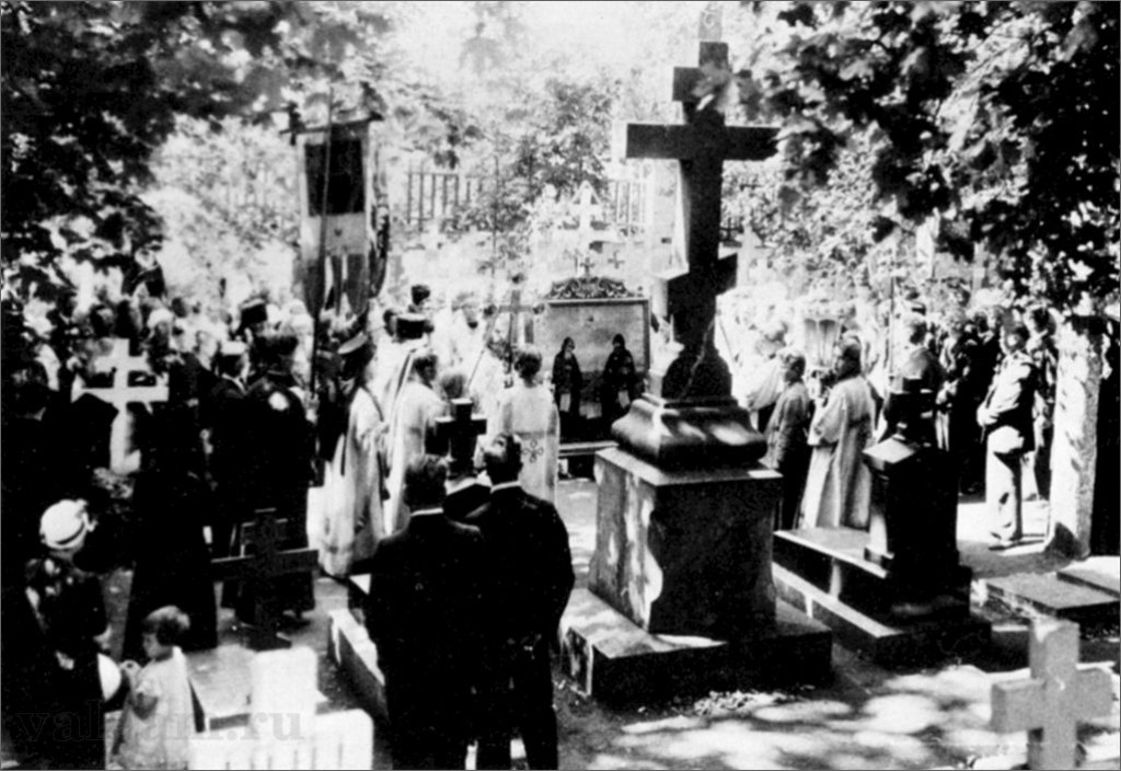 Старое монастырское кладбище в XIX веке