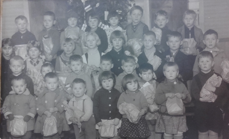 Глубокоуважаемый и дорогой игумен Харитон! Приношу Вам сердечную благодарность от всех наших ребятишек и от меня за присланные деньги в размере трехсот (300) фин. марок на нужды нашего детского сада, полученные 17 июня 1939 года. 