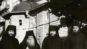 Справа налево: о.Ипполит, о. Досифей (Сороченков), схиархимандрит Илиан (Сорокин), о. Авель (Македонов). Фото: afonit.info