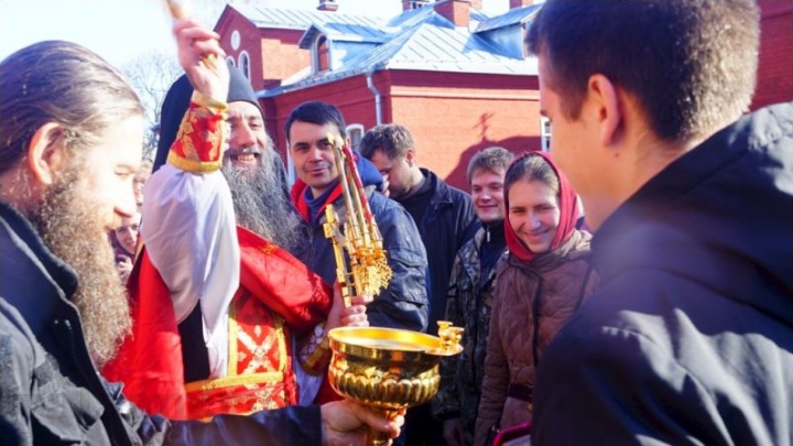 Богослужение на Светлой седмице, иеромонах Наум, 2014 г.