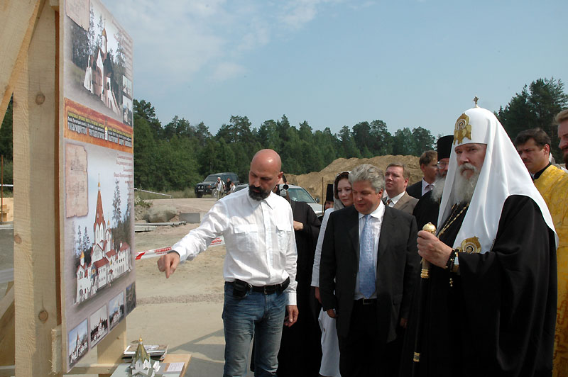 На святом месте Валаамской обители должна возноситься молитва за нашу землю, за установление и сохранение межнационального мира в нашем Отечестве, дабы государство Российское могло укрепляться и развиваться.