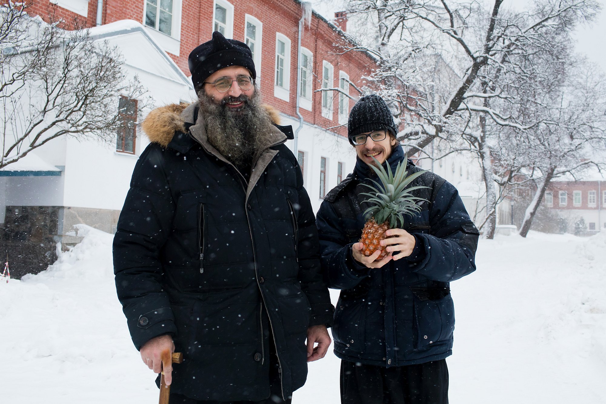 Зима за окном, вокруг много снега, а мы сорвем ананас, и с любовью Игумену поднесем, плоды наших братских трудов…