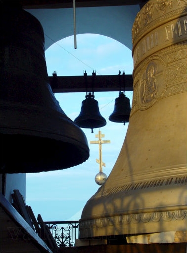 На звоннице.