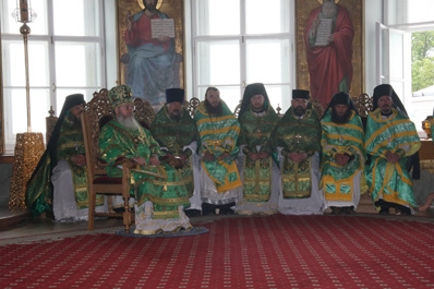 В алтаре, чтение апостола