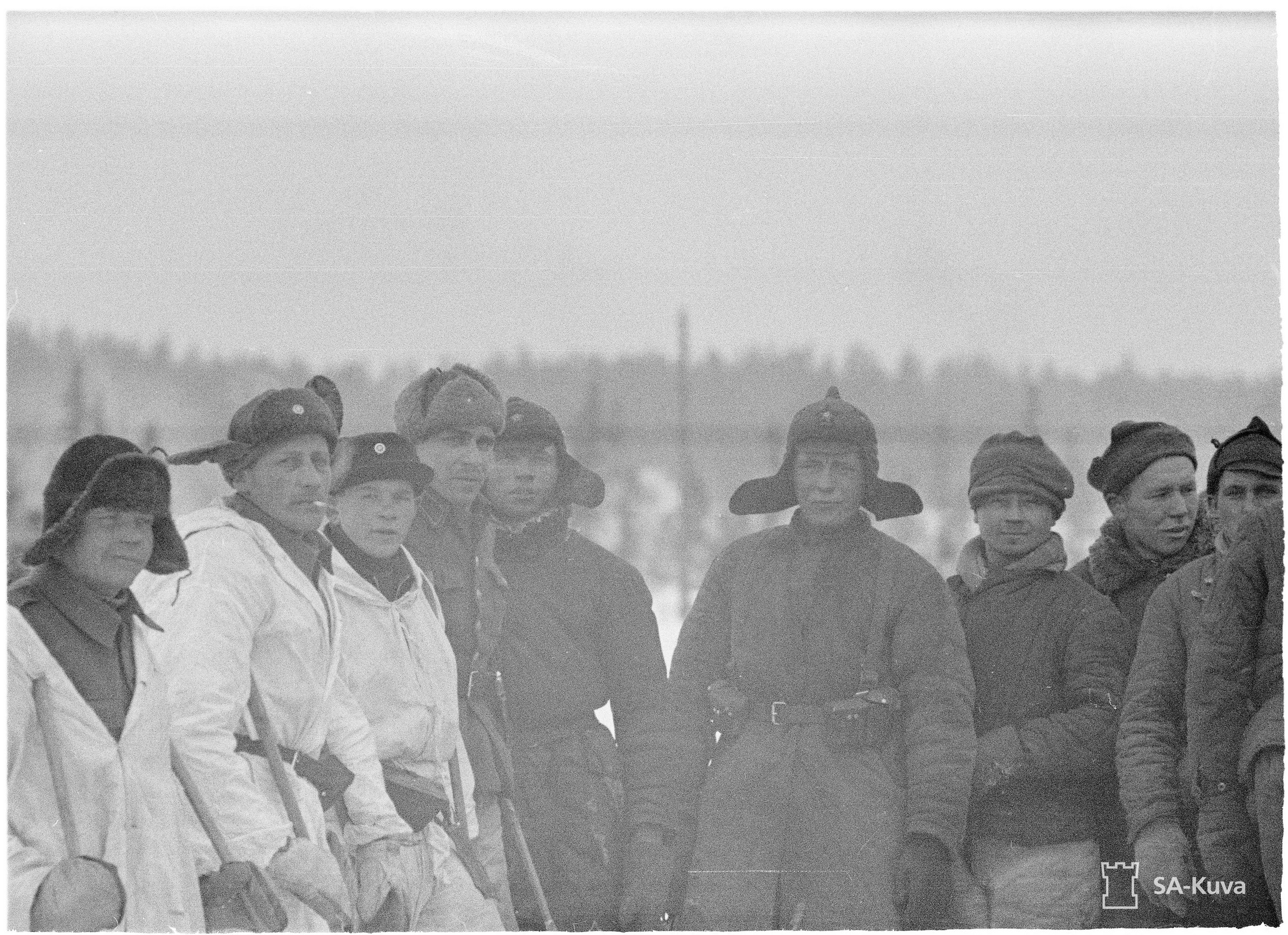 Красноармейцы и финские военные. Кухто, 13-14 марта 1940 г.