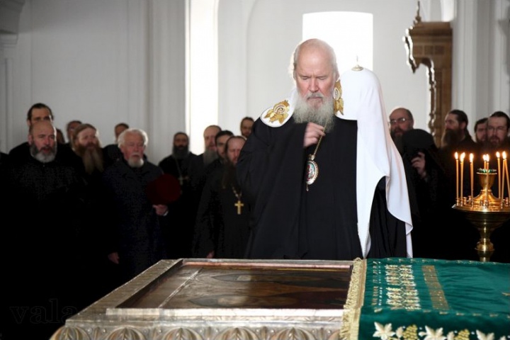 У раки преподобных Сергия и Германа, 2008 г., последнее посещение Патриархом Валаама