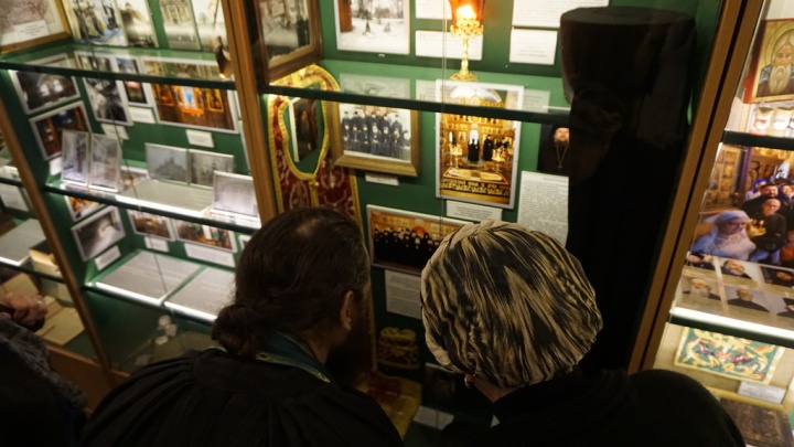 В синодике Валаамского монастыря поминается 101 имя пострадавших и репрессированных монахов в годы гонений на веру, но сохранились документы и собраны факты только по 8 новомученикам.