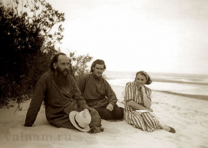 С родителями на берегу Чудского озера, 1955 г.