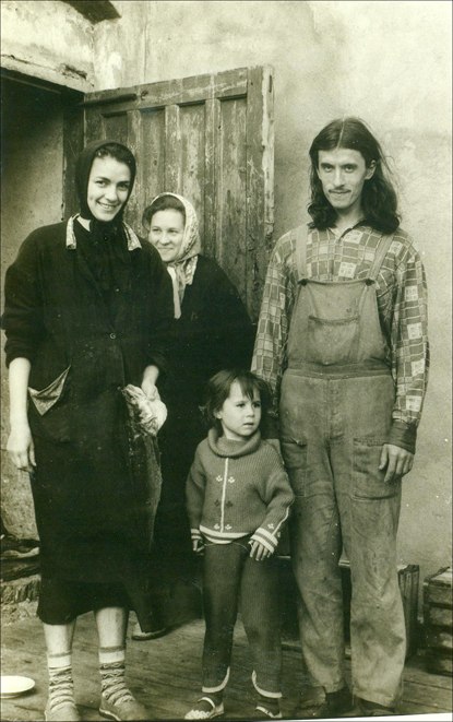 Будущий монах Иероним (первый справа).