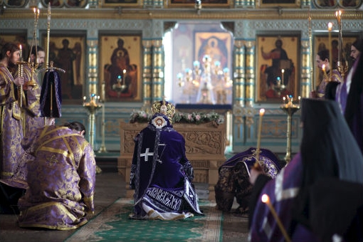 Поклонение плащанице