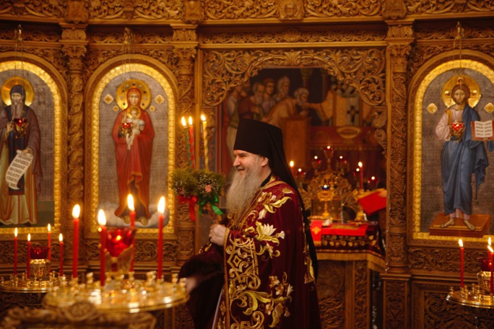 И особенно важно сегодня помянуть наших предков, потому что, когда человек умеет любить свой народ, он является представителем вечного народа.