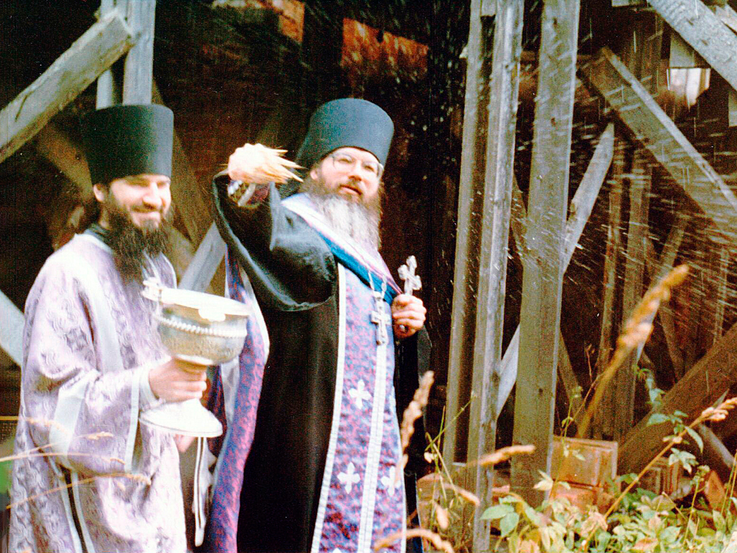 После водосвятного молебна на Предтеченском скиту в престольный праздник, 11 сентября 1995 года.