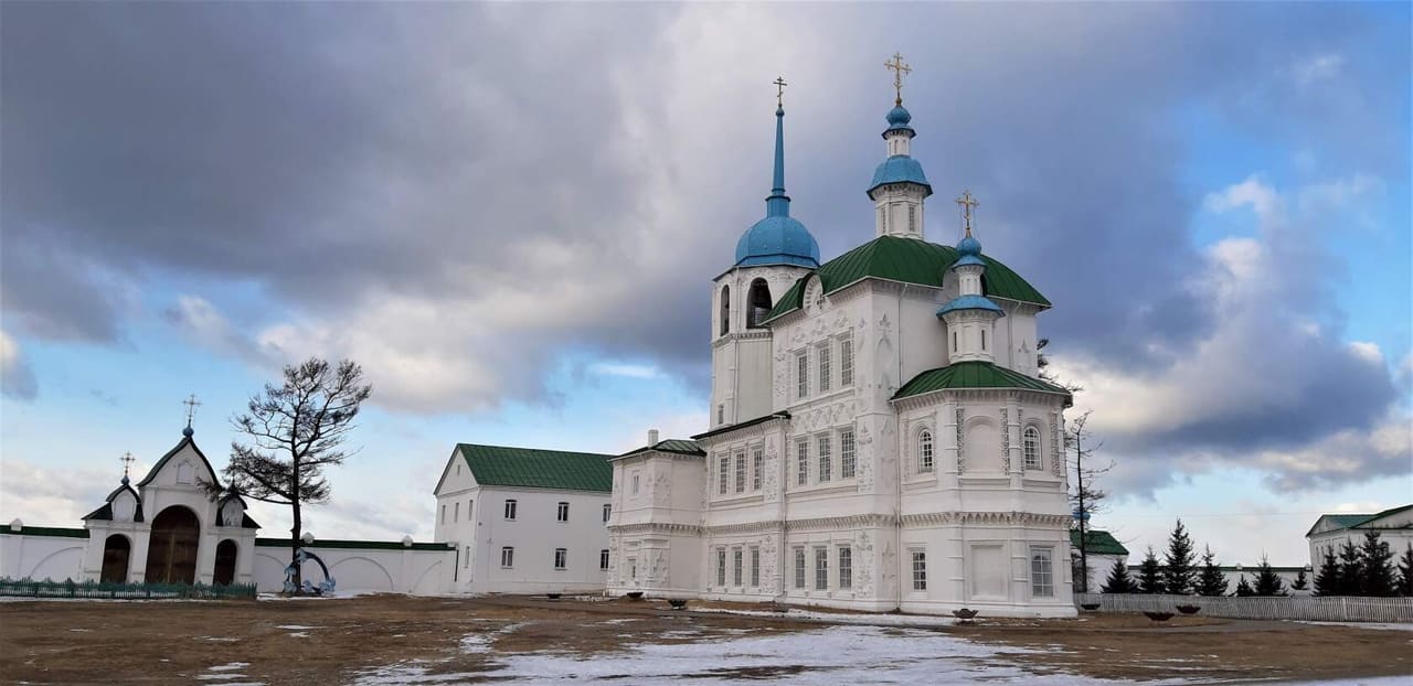 Внутренний двор Посольского монастыря