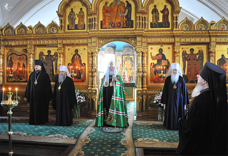 Взирая на величие и красоту, созданные руками наших предков, мы понимаем, что такое величие и такую красоту нельзя было создать на пустом месте, не имея силы духа.