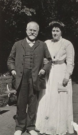 Анна Вырубова с отцом Александром Сергеевичем.