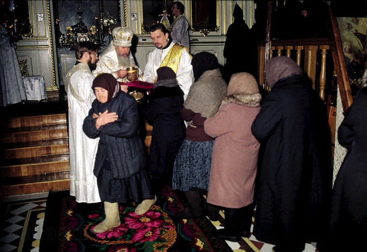 Причащение прихожан Пюхтицкой обители, 1980-е годы