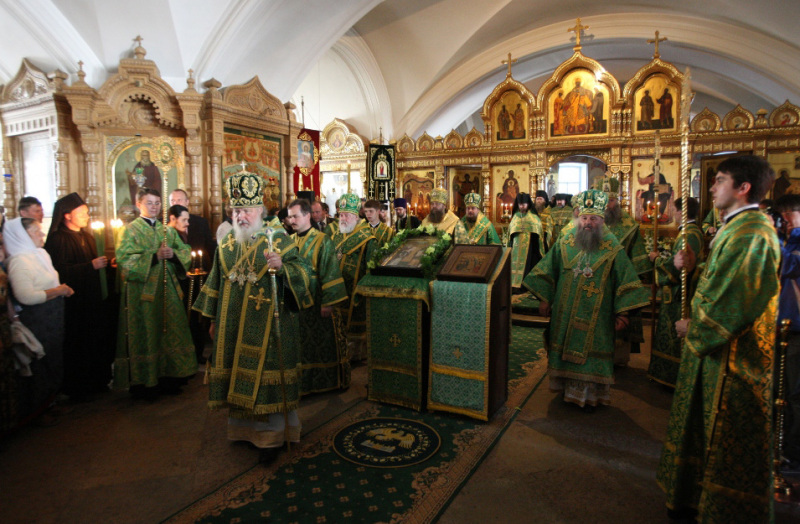 С великим терпением и смирением Церковь должна нести свое свидетельство миру. Но нести непременно — и словом, и делом.