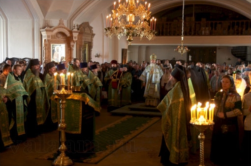 В нижнем храме