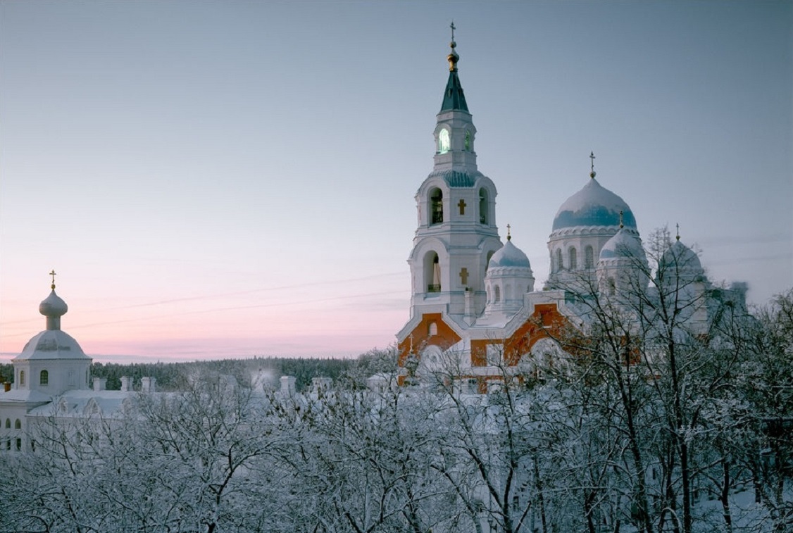 Валаамский монастырь православные монастыри. Спасо-Преображенский монастырь Валаам зимой. Валаамский монастырь зимой.