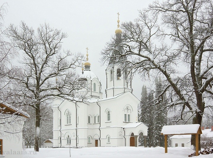Вид на храм Большого скита