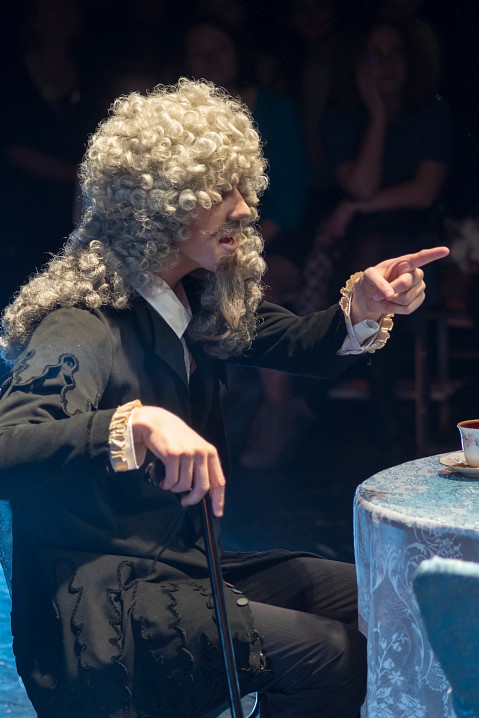 Тимофей в роли Лояля в спектакле «Тартюф». Кстати, он играет там и заглавную роль.