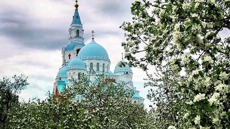 Трудами братии Валаамского монастыря: "Что ищут люди за стенами старейшей русской обители ?"