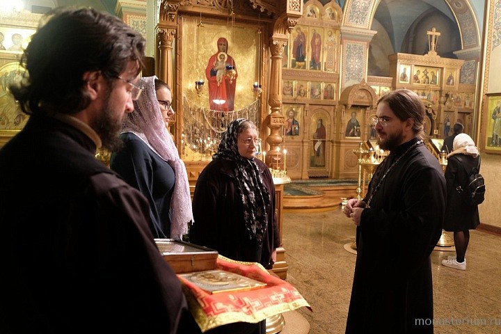 В конце молебна отец Иосиф возгласил «Многая лета» всем, кто принимал непосредственное участие в создании экспозиции, 