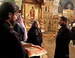 В конце молебна отец Иосиф возгласил «Многая лета» всем, кто принимал непосредственное участие в создании экспозиции, 
