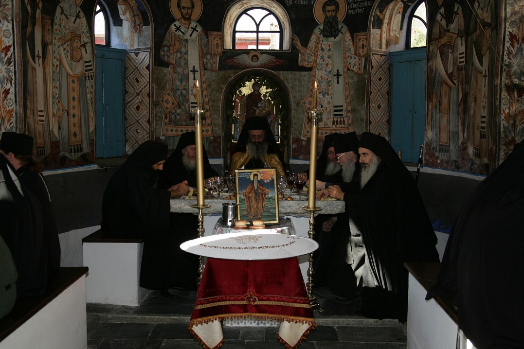 Афон. Монастырь Ватопед. Панигир преподобного Евдокима (Саввы) Ватопедского (5 октября по ст. ст.). Праздничная трапеза.