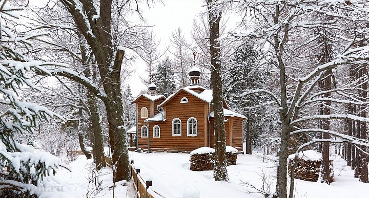 Вид на храм Коневского скита