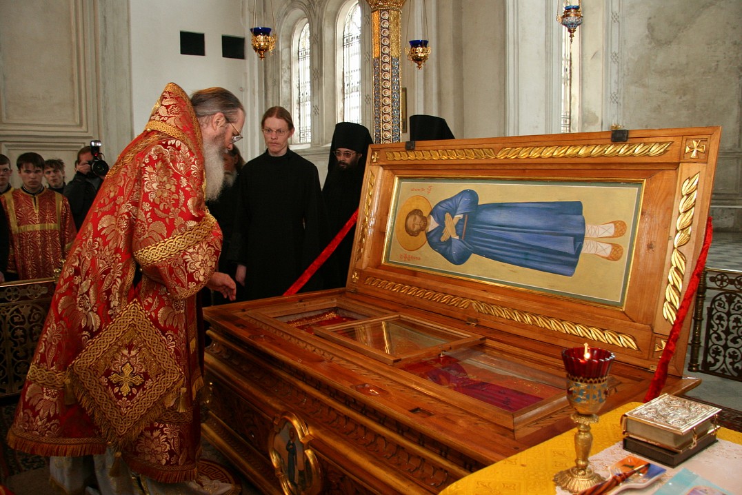 Рака с мощами святого праведного Симеона Верхотурского. Крестовоздвиженский собор. Верхотурский Свято-Николаевский мужской монастырь.