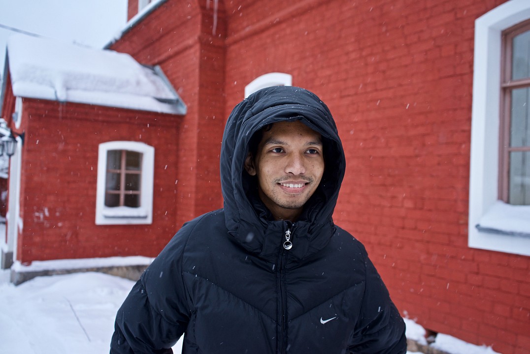 Константин приехал в начале сентября в Петербург из Таиланда. Он рассказал, что православных храмов в Таиланде всего 10, есть также один муж