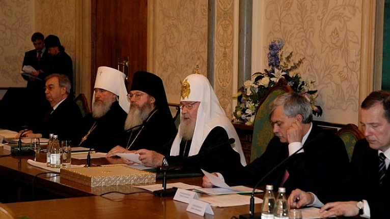 Патриарх Алексий II планирует в июле освятить восстановленный Смоленский скит