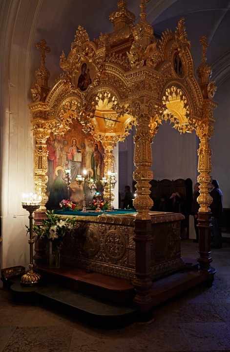 Рака Преподобных в нижнем храме собора