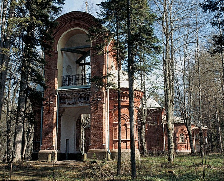 Звонница кладбищенской церкви. 1991 г.