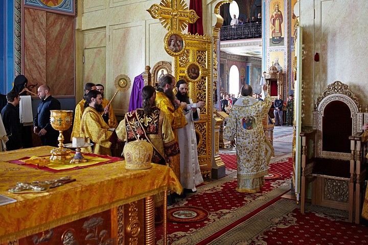 Хиротония (возведение в священный сан)