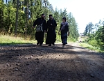 отец Мануил, Николай и его родная сестра Вера, 2015 год. Фото М. Ю. Богачёва.