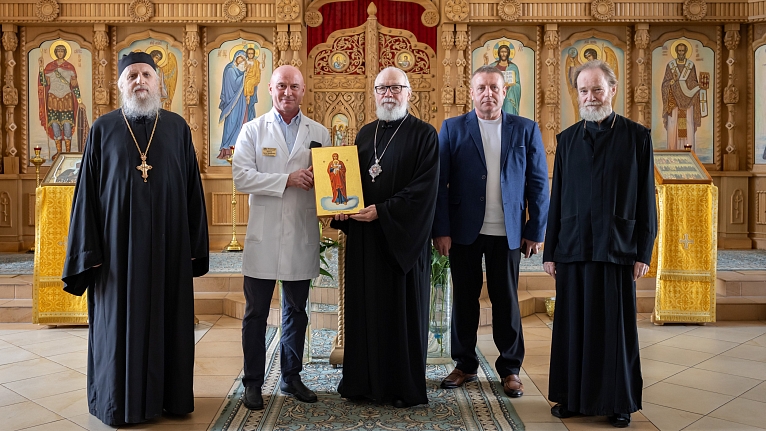В храм святителя Николая Мирликийского при НИИ нейрохирургии им. Н. Н. Бурденко в Москве передана Валаамская икона Божией Матери