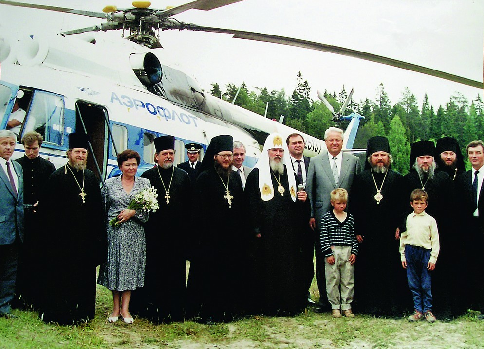 Посещение Валаама президентом России Борисом Ельциным вместе со Святейшим Патриархом Алексием II. Фото Сергея Компанийченко. 1992 год.