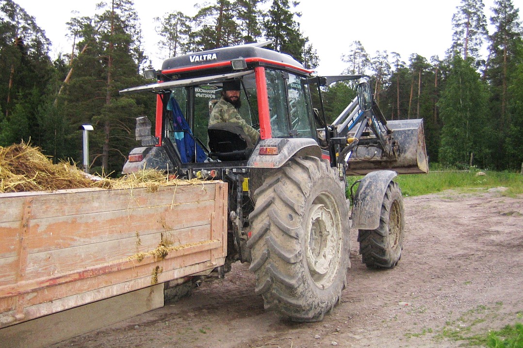 Valtra до сих пор добросовестно трудится на валаамских полях. На фото 2006 год