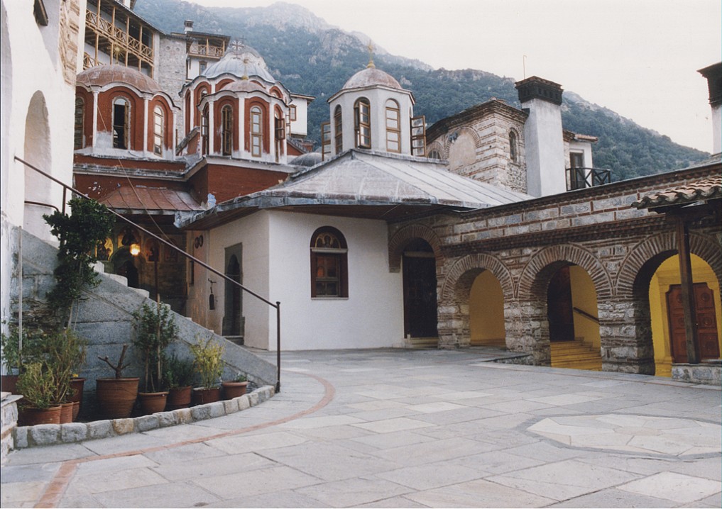 Монастырский дворик (Григориат).