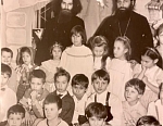 В православной гимназии, с о. Леонидом (Грихелес) и о. Сергием (Романовым)