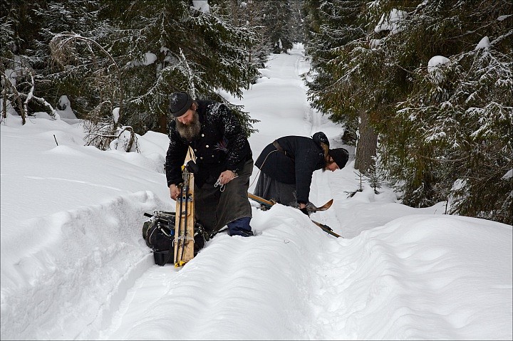 На дальний скит