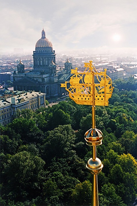 Обновлённый символ Петербурга. Фото Сергея Компанийченко, 1999 год